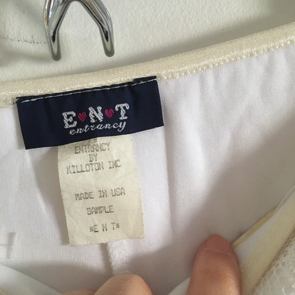 White lace mini skort with fringe trim. - Picture 5 of 5